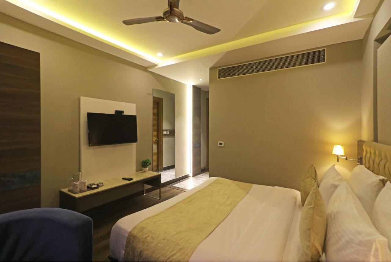 The Ivy Grand Hotel In City Centre With Free Secured Parking Нью-Делі Екстер'єр фото