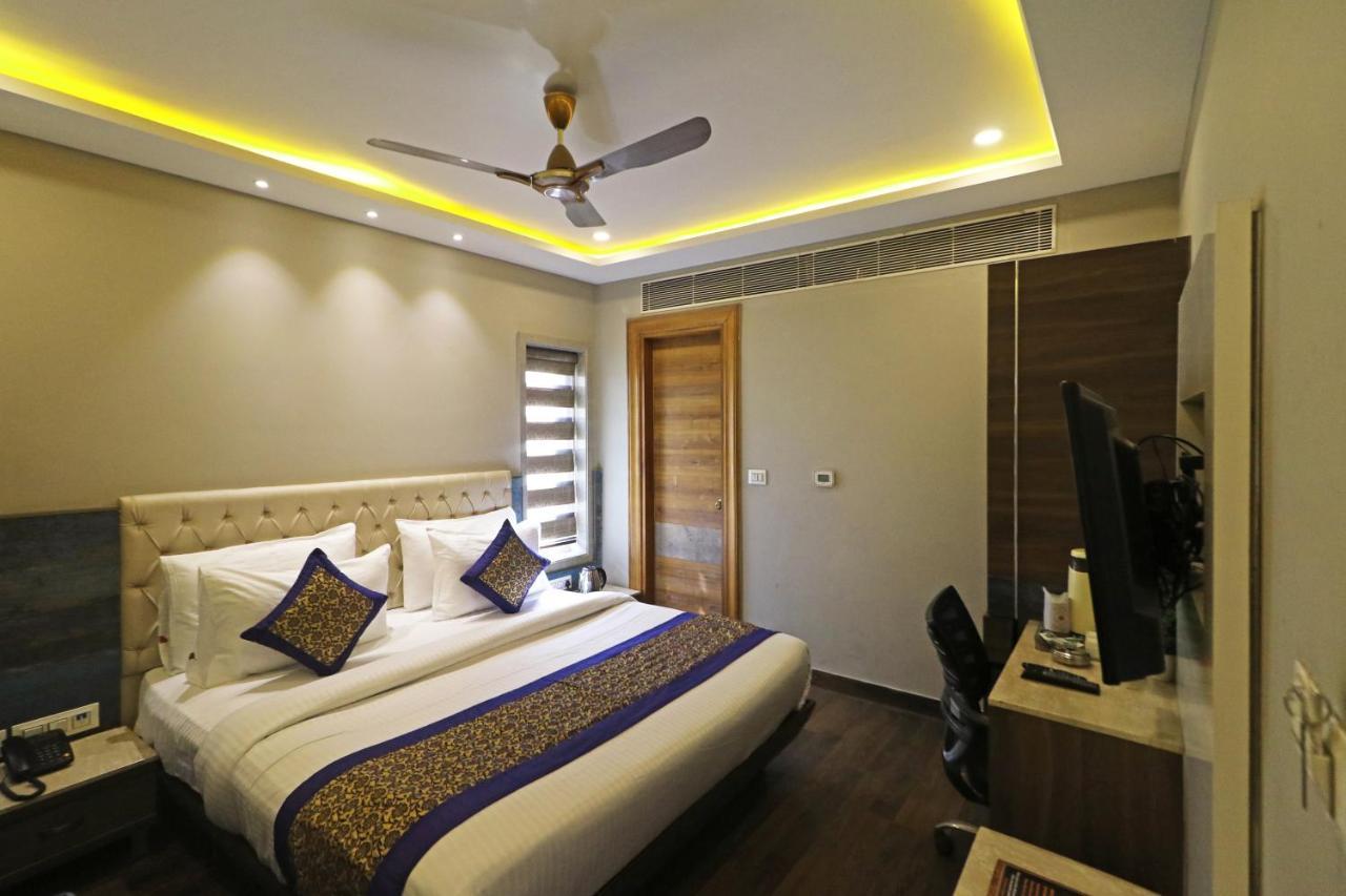 The Ivy Grand Hotel In City Centre With Free Secured Parking Нью-Делі Екстер'єр фото