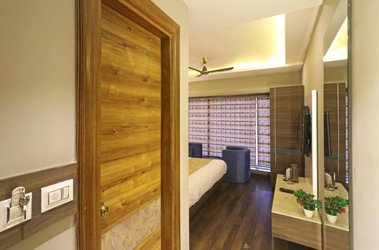 The Ivy Grand Hotel In City Centre With Free Secured Parking Нью-Делі Екстер'єр фото