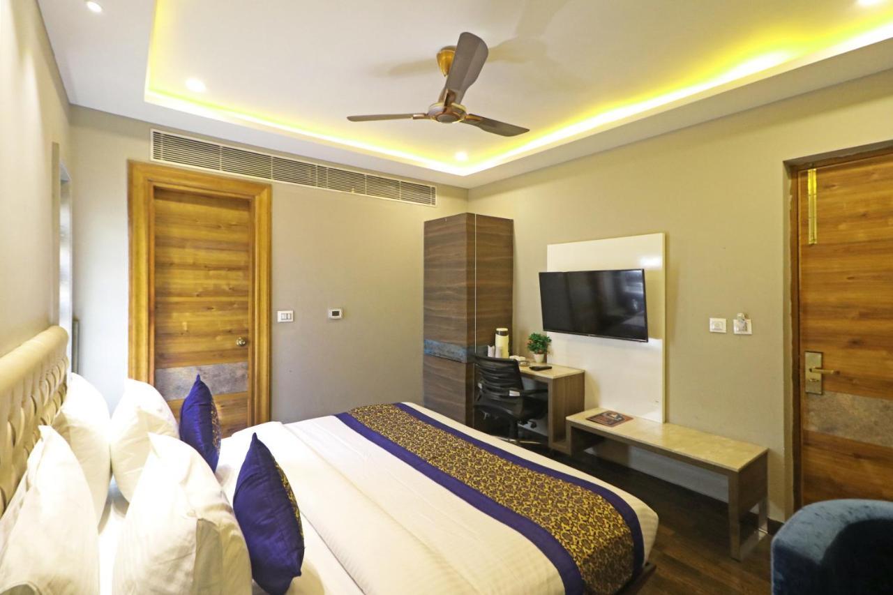 The Ivy Grand Hotel In City Centre With Free Secured Parking Нью-Делі Екстер'єр фото